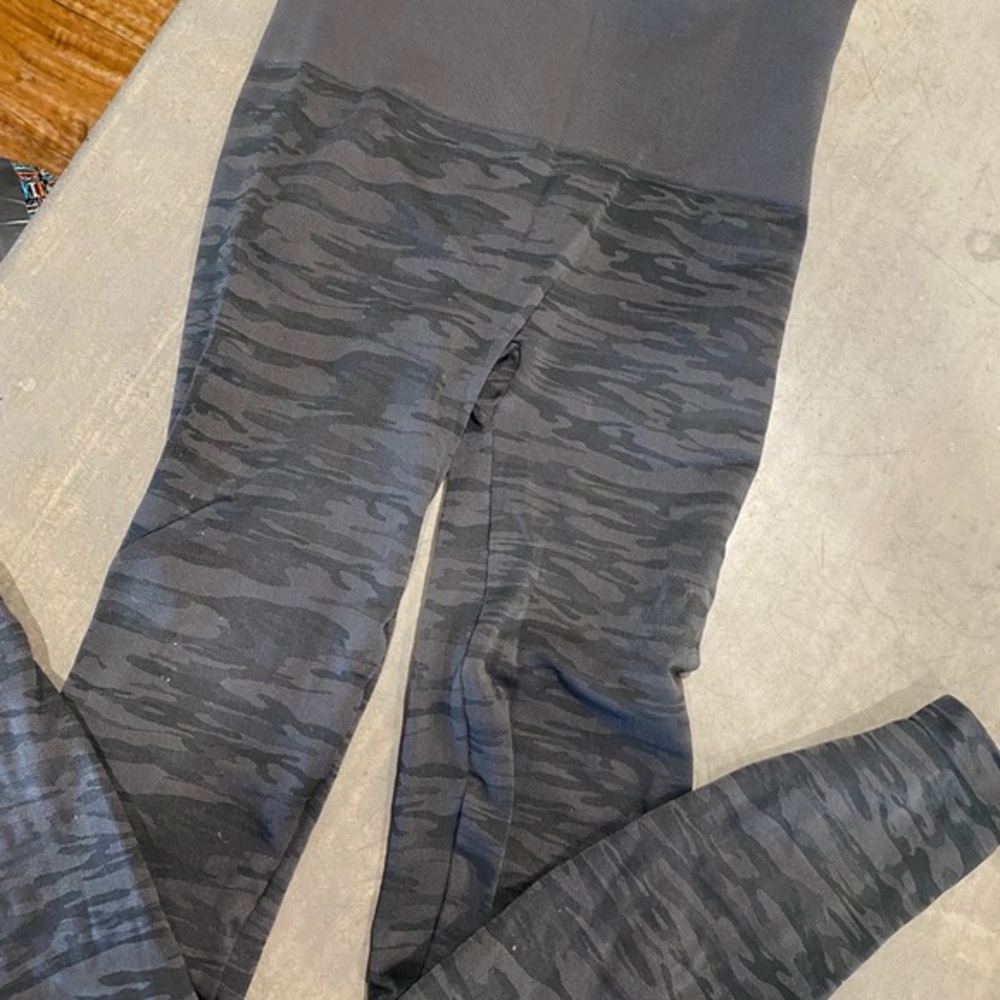 Love your ASSETS slimming leggings! NWOT😃in camo